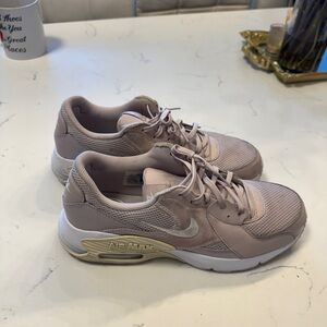 Nike Women's air max sneaker